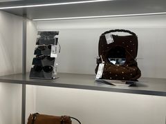 -URBAN REVIVO(上海淮海路大上海时代广场店)