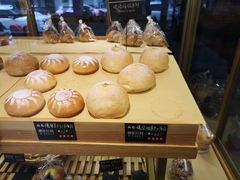 爆浆芝士榴莲软面包-啊噗吐呦现场烘焙(麦凯乐店)