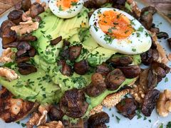 牛油果煮蛋吐司-RAC BAR(安福路店)