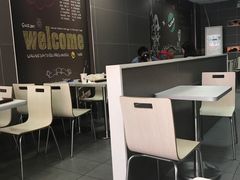 大堂-华莱士·全鸡汉堡(湛江新华店)
