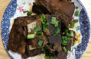 Sauce-Braised Pork Bones