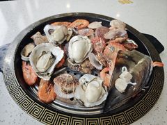 老灶蒸汽海鲜锅-巧克力渔家.小船海鲜胶东菜(万平口店)