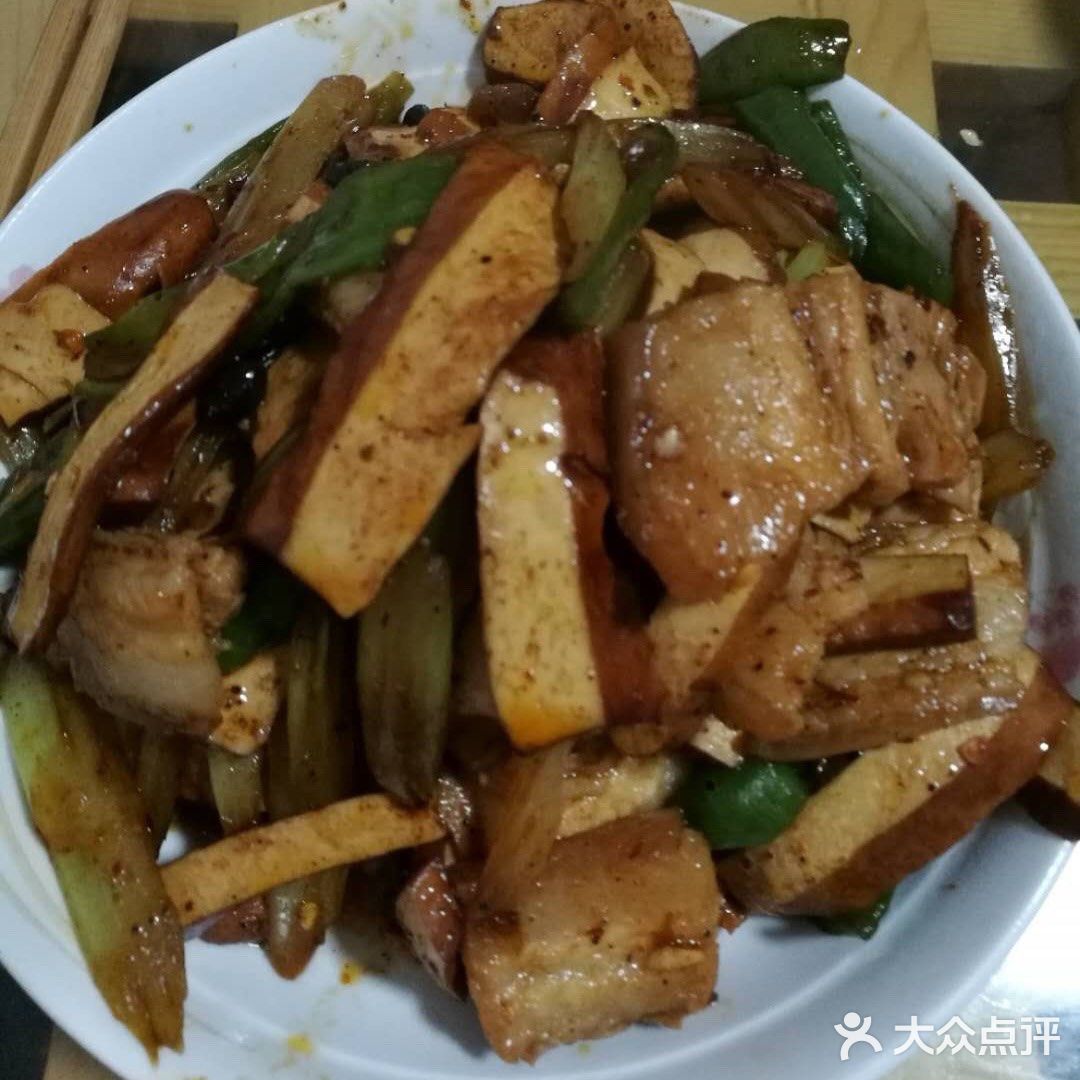 学校周边菜馆必备单品：香干回锅肉16