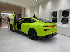 -小鹏汽车(北京龙湖长楹天街销售中心)