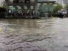 -上海游泳馆(地铁站)