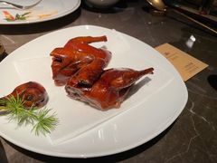 脆皮乳鸽-新荣记(BFC外滩金融中心店)