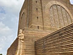 -奥利弗·雷金纳德·坦博国际机场