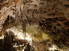 -波斯托伊纳溶洞