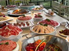 -茅草房·河畔园林火锅