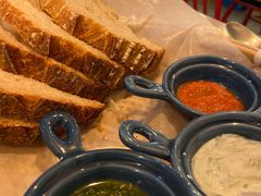 三种酱配酸面包-Mesa Madre梅萨妈妈·Bintana(国贸店)