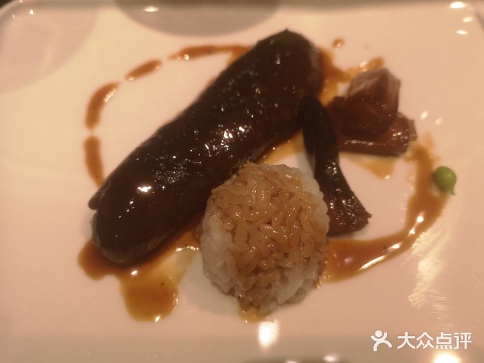 鲁采LU STYLE(新天地店)葱烧海参配乌米菌图片