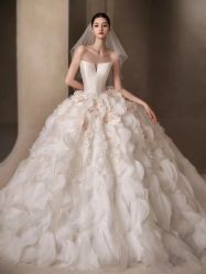 -衣贝姿婚纱礼服馆
