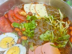 -山野的朋友露营炭火烤肉