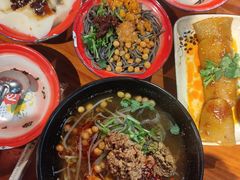 -爆炸头阿姨小四川正宗川味小吃(无任何分店)