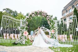 -花轿喜屋婚礼策划