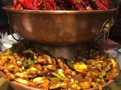 -沪小二炭火蛙锅(淮海中路美食不夜城店)