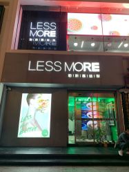-LESSMORE科技头皮理容中心