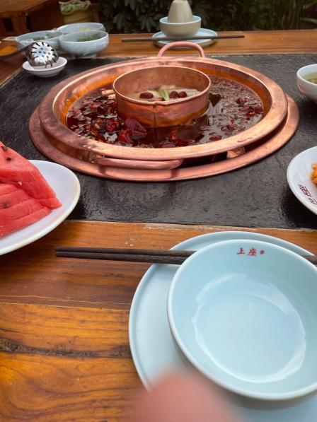 上座火锅(曲江店)-"整体还不错,在曲江书城旁边的广场,这里有.