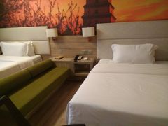 -西安大雁塔科技大学地铁站亚朵酒店