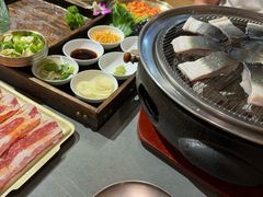 -围炉肉舍•炭烤活鳗•丹东海鲜烤肉(步行街店)