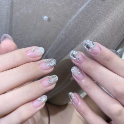 -花岐款式专研健康美甲沙龙