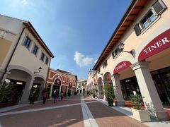 -佛罗伦萨小镇广佛名品奥特莱斯(疏港路店)