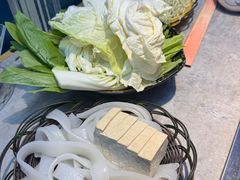 -洞庭洲·防空洞火锅·铜锅涮肉·烧烤(新百广场店)