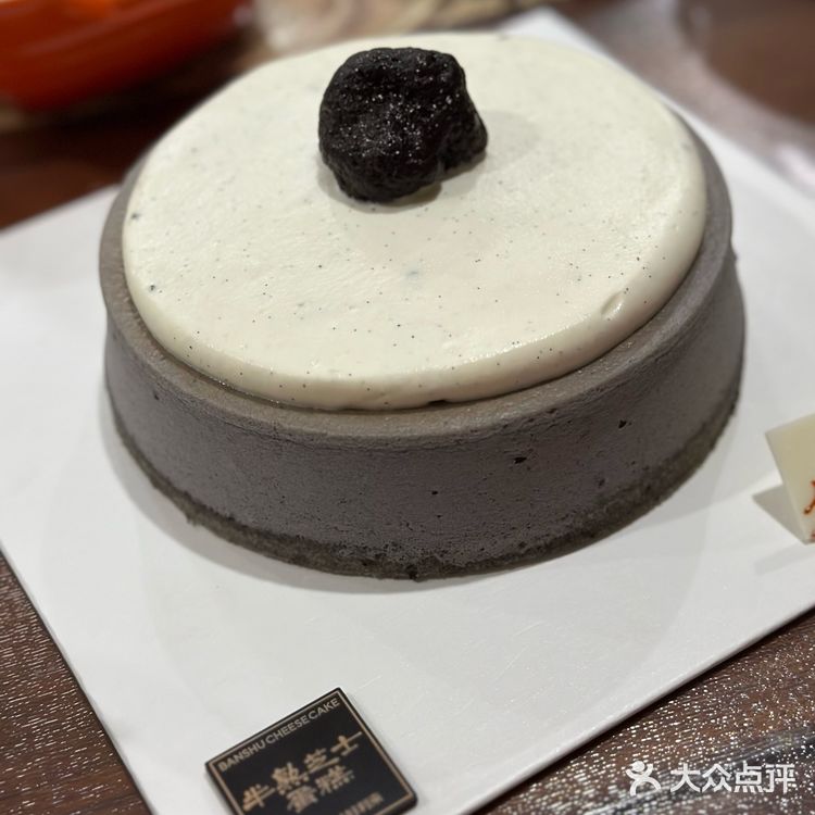 好利来新品 | 黑松露香草口味半熟芝士蛋糕测评