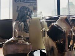 iced Espresson latte-ROAST coffee & eatery