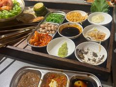 -围炉肉舍•炭烤活鳗•丹东海鲜烤肉(步行街店)