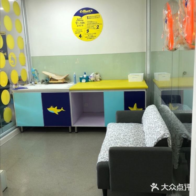 吉莉安的水世界！性格比超高的婴儿游泳馆