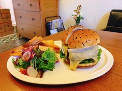 招牌牛肉汉堡-UPPER KITCHEN(延安路店)