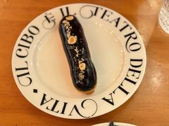 榛子巧克力闪电泡芙-IL TEATRO 精品意大利餐厅