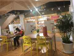 大堂-新华里咖啡书吧(新华书店小寨店)