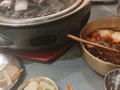 -围炉肉舍•炭烤活鳗•丹东海鲜烤肉(步行街店)