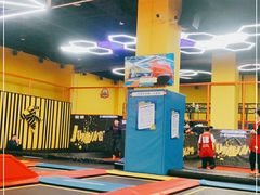 -爱蹦iBOON蹦床运动馆(江汉店)