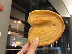纯奶咸味中蝴蝶-上海哈尔滨食品厂(淮海中路店)