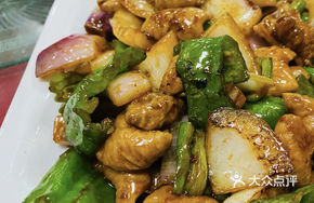 Green Pepper Stir-fried with Tree Mushrooms