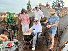 -小草屋轰趴馆别墅派对新场团建家庭聚会