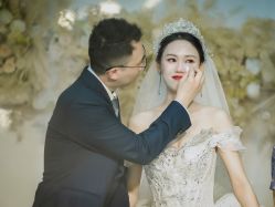 -艾米丽婚纱礼服