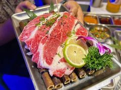 -山野的朋友露营炭火烤肉