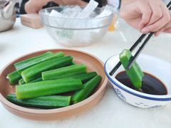 -猪三哥肥肠鸡川菜小炒
