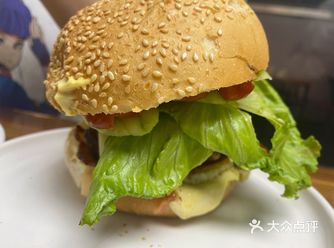 「夏威夷披萨」这次点的是夏威夷味道的披萨，饼皮是一如