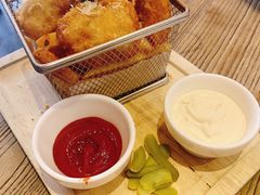 炸鱼薯条-Common Table · Brunch & Coffee