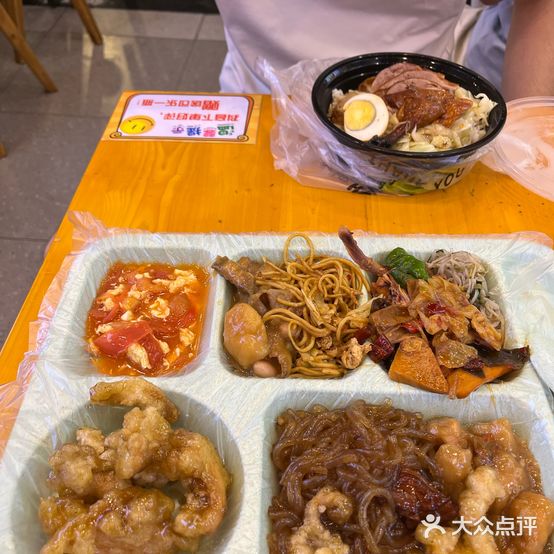 东北盒饭(广场南路店)