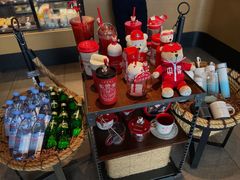 零售区-星巴克(广州南站A18检票口楼上)