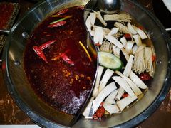 菌香鸳鸯锅-晓宇重庆火锅(赛格国际购物中心店)