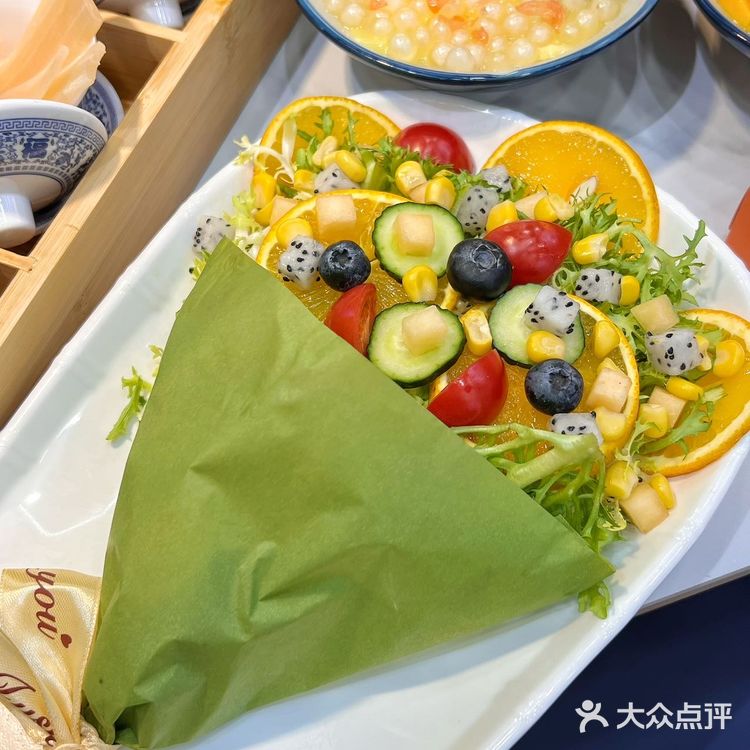 排队🤴扶摇树下终于开到经四路万达啦~