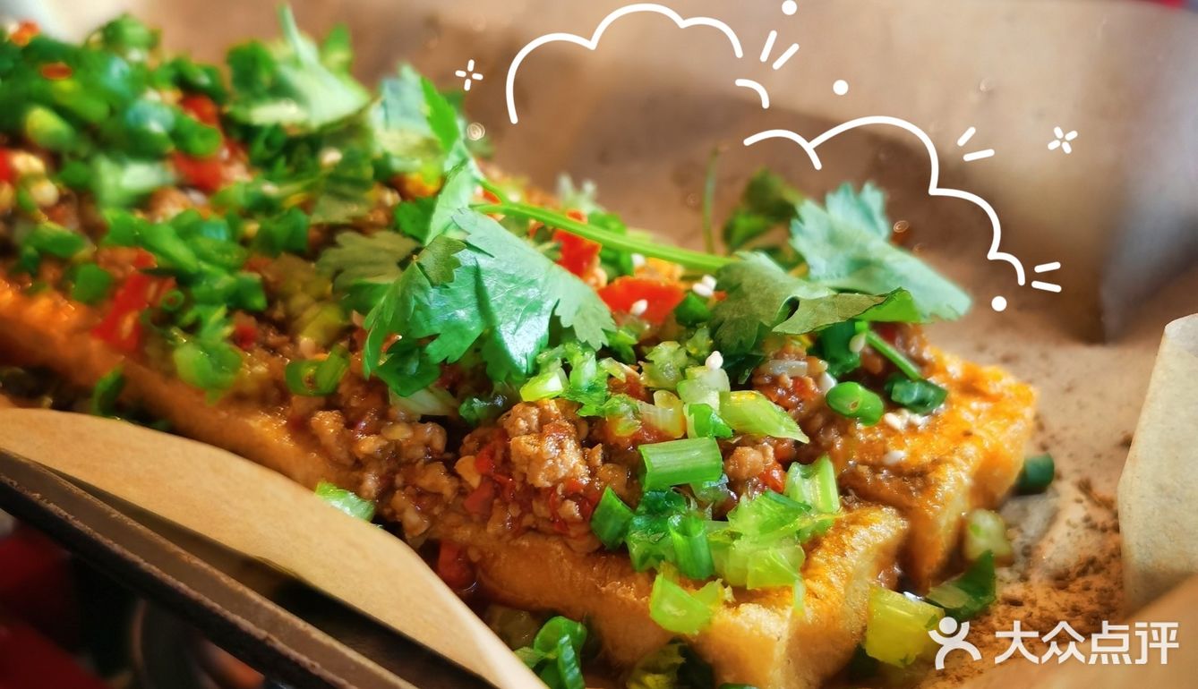 红料理拍了拍你，请你双红节撸串吃宵夜[奸笑]🍻🥢