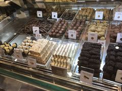 -VENCHI 闻绮(北京国贸商城店)